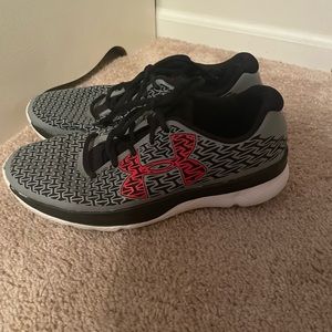 Under Armour Youth Boys Size 7